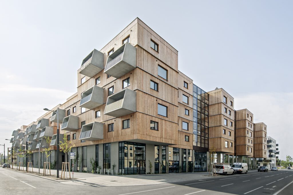 Holz-Hybrid-Wohnbau auf dem Baufeld D12, Seestadt Aspern von Berger + Parkkinen und querkraft Architekten Foto: Hertha Hurnaus