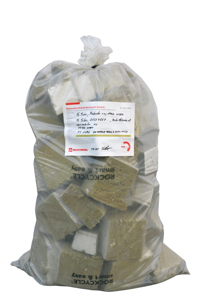 Mit Rockcycle smart & easy bietet Rockwool jetzt auch eine Lösung zum Recycling von Mineralwolle-Dämmstoff für kleine Mengen. Foto: Rockwoo