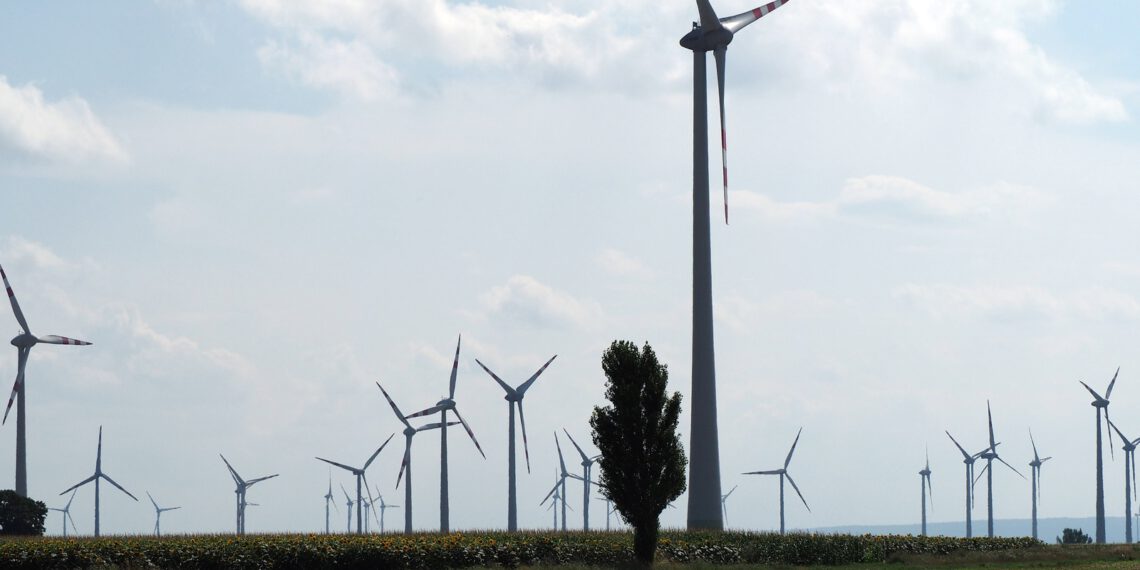 Die längst angebrochene Zeitenwende muss positiv genutzt werden: Photovoltaik-Freiflächenanlagen liefern bereits jetzt in manchen Gemeinden erfolgreich Energie für Haushalte. © Heidrun Schlögl