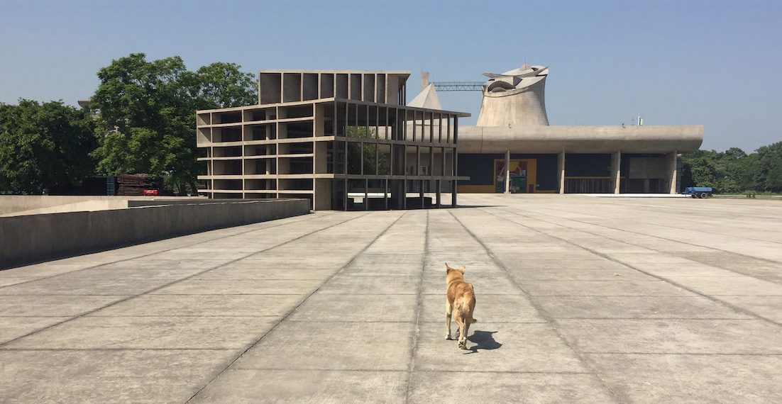 Der Dokumentarfilm „Kraft der Utopie – Leben mit Le Corbusier in Chandigarh“ zeigt wie die städtebaulichen und gesellschaftlichen Visionen aus der Moderne Realität geworden sind und wie sie sich im Verlauf der Geschichte entwickelt haben. Copyright: Polyfilm Verleih