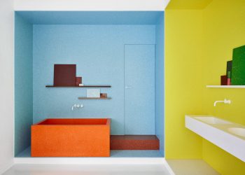 Mailand Designweek: Die farbenfrohe Rauminstallation des finnischen Unternehmens Durat, das sich der Kreislaufwirtschaft verschrieben hat, steht von 16. bis 21. April im außergewöhnlichen Dialog mit der historischen Mailänder Architektur der Villa Bagatti Valsecchi. Foto: Durat