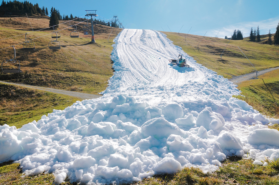 Künstliche Beschneiung hat einen hohen Energie- und Wasserbedarf und bedeutet die Errichtung skitechnischer Infrastruktur im Hochgebirge. Foto: WWF, Anton Vorauer