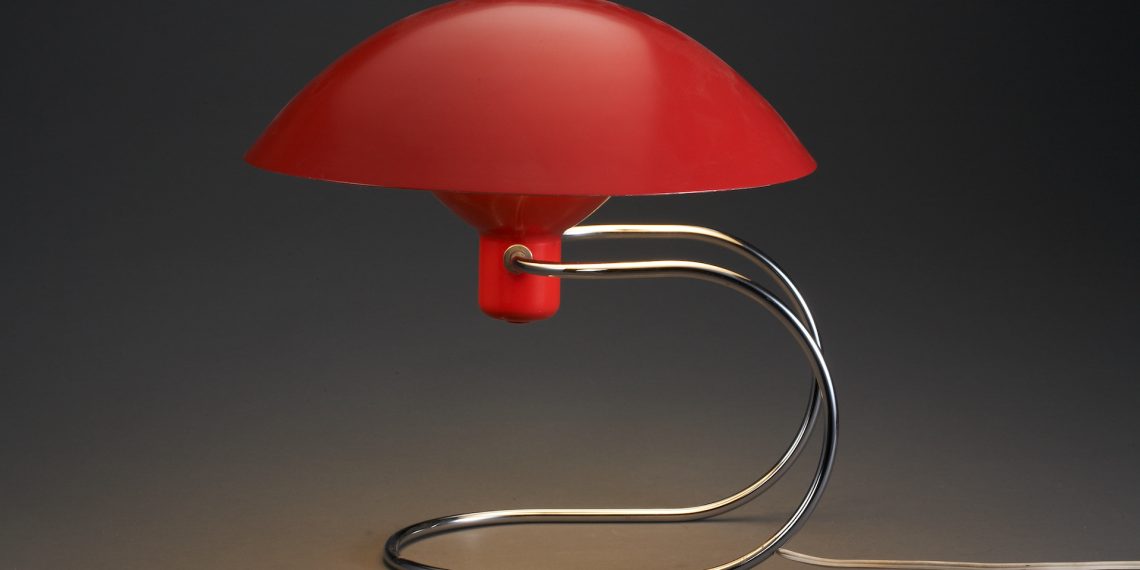 Greta von Nessens Anywhere Lamp aus Aluminium und Edelstahl entstand 1951 und wurde in die Sammlung des MOMA New York aufgenommen. Foto: VDM Andreas Jung