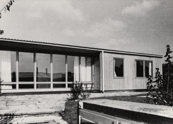 Carl Auböck, Roland Rainer: Fertigteilsiedlung, Gartenansicht eines Siedlungshauses, Veitingergasse, Wien 13, 1953–1954, © Architekturzentrum Wien, Sammlung, Foto: Roland Rainer