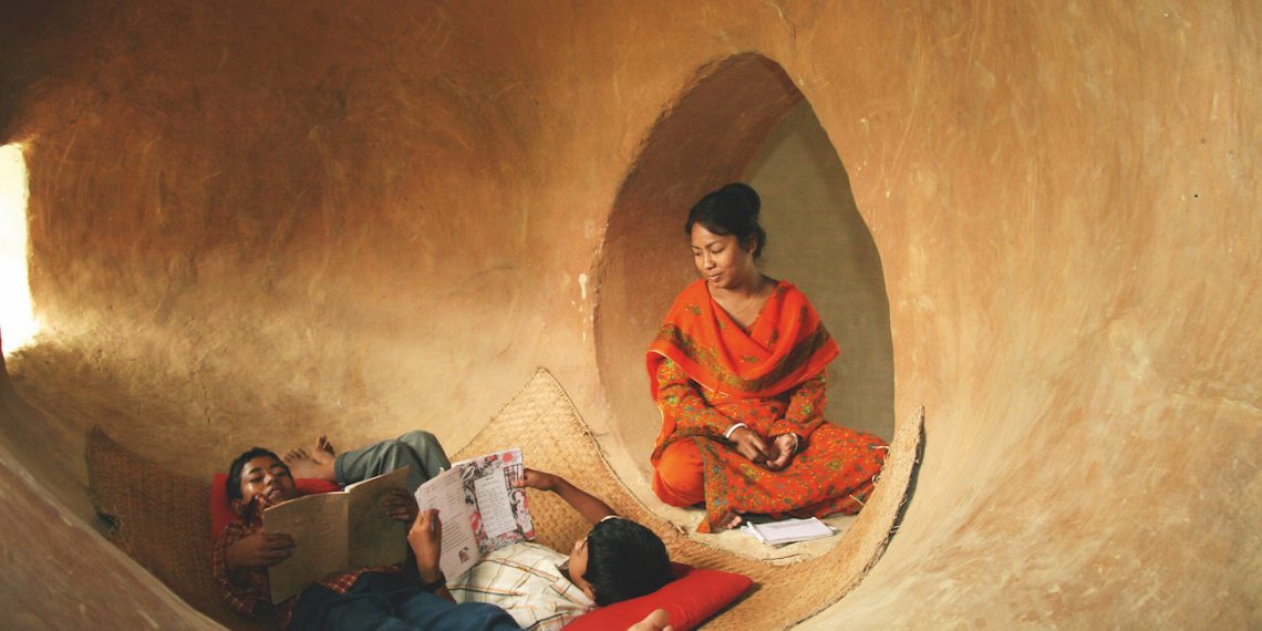 METI School Caves, METI School in Rudrapur im Norden von Bangladesh, Architektur: Anna Heringer Foto: Peter Bauerdick Courtesy Kulturhauptstadt Europas Bad Ischl Salzkammergut 2024